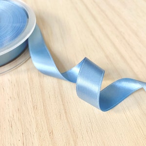 Hemelsblauw satijnen lint 16 mm (5/8") - Dubbelzijdig lichtblauw satijnen lint - Dun babyblauw cadeauverpakkingslint