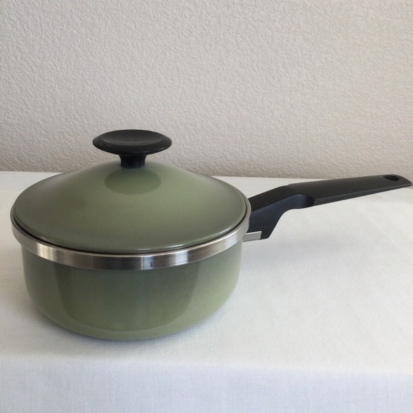 1 Quart Town House By West Bend Saucepan and Lid Avocado Green