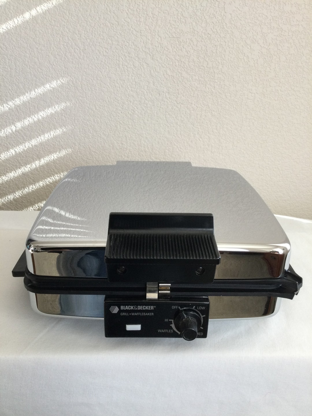 Black & Decker Waffle Maker Baker Griddle Reverse Plate Grill Nonstick