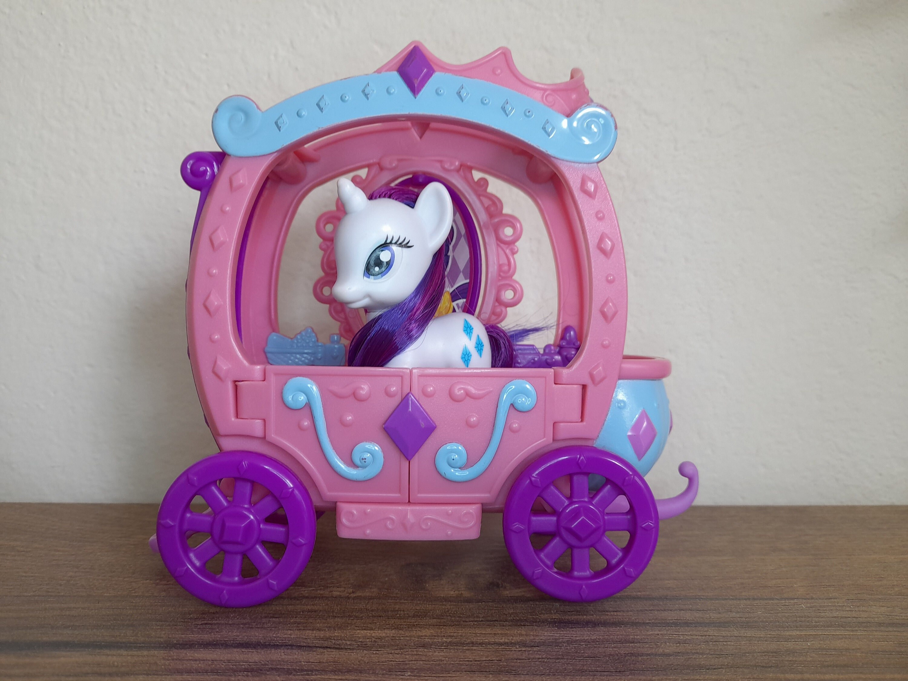 My Little Pony Rarity's Royal Gem Carriage  Imagens de brinquedos, Pôneis, My  little pony brinquedo