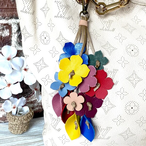 Calla lily Tassel keychain Purse charm for handbag Leather flower bag charm Handbag charms Tassel purse charm Leather purse charm