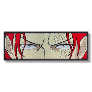 Puede incluir: Primer plano de los ojos de un personaje de anime de pelo rojo. El personaje tiene una expresión severa y ojos blancos con pupilas negras. La cara del personaje está parcialmente oculta por el pelo rojo.