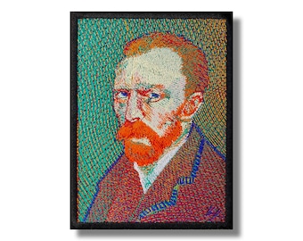 Può includere: Toppa ricamata con un ritratto di Vincent van Gogh con la barba rossa e una giacca blu e rossa su uno sfondo verde.