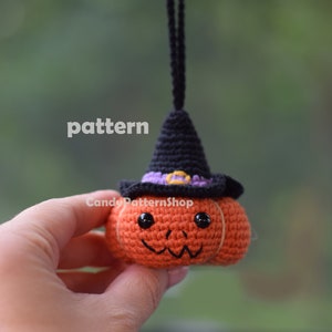 Halloween crochet pumpkin car charm pattern, pumpkin Jack Lantern witch hat amigurumi pattern PDF rear view mirror accessories