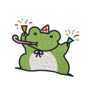 Puede incluir: Una rana verde con un gorro de fiesta y soplando una bocina de fiesta. La rana sostiene un petardo azul y blanco en su otra mano. Hay confeti de colores alrededor de la rana.