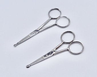 Paire de ciseaux pour les oreilles et le nez de 3,5 pouces et 4 pouces en acier inoxydable chirurgical. NOUVEAU