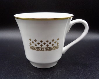 Rares tasses à café du restaurant de l'Assemblée nationale du Québec. En excellent état