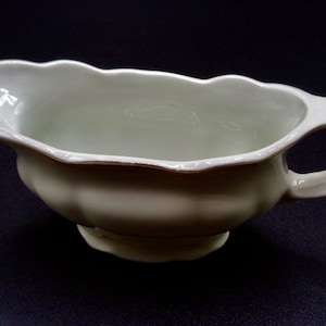 Österreichisches Porzellan Milchkännchen Hergestellt zwischen 1938 und 1945 von MZ in Altrohlau, Österreich. In ausgezeichnetem Zustand (13x6x4.5cm)