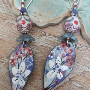 Chambray Blumen Ohrringe * Artisan Lampwork * Rot Weiss & Blau * OOAK Boho Style Ohrringe