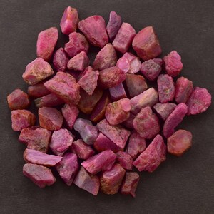 Cristais de Rubi Bruto: Lote de Gemas de Rubi Vermelho Borgonha Natural de Grau AAA