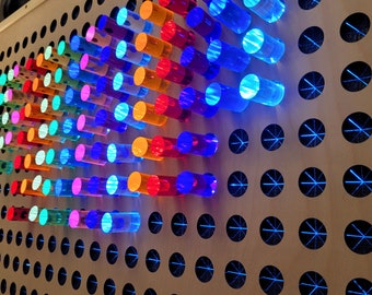 ENORME 4FT Bright Lite LED Pegboard Giant Coloured Pegboard Scheda sensoriale montabile a parete con luce Brite Circa 47 "x 30"