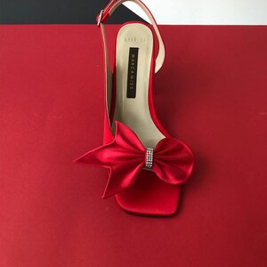 Red bow wedges top