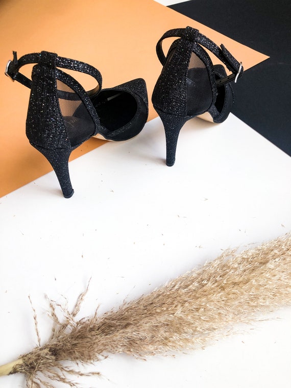 Ladies black top heels size 6