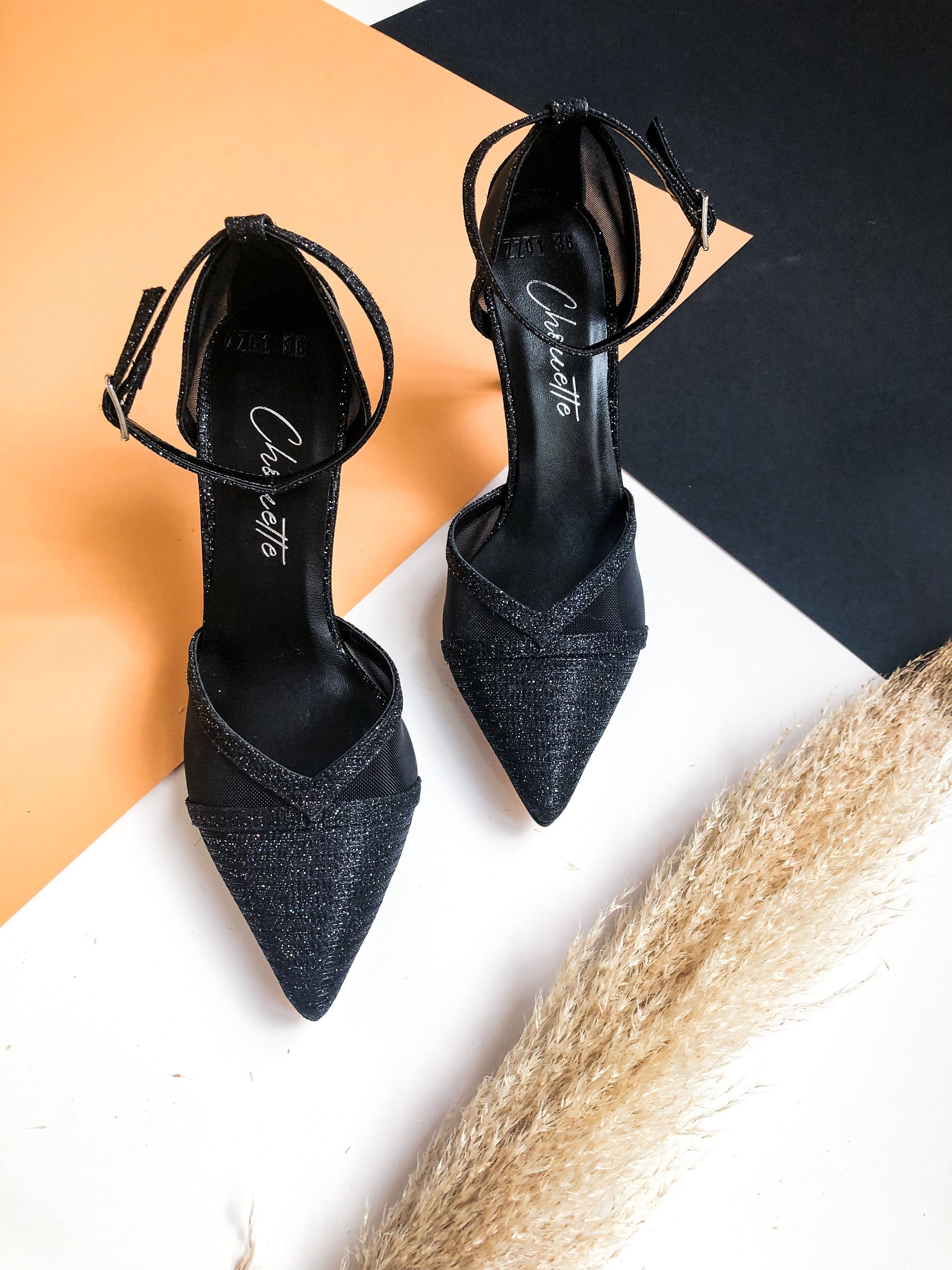 Black thin high heels discount
