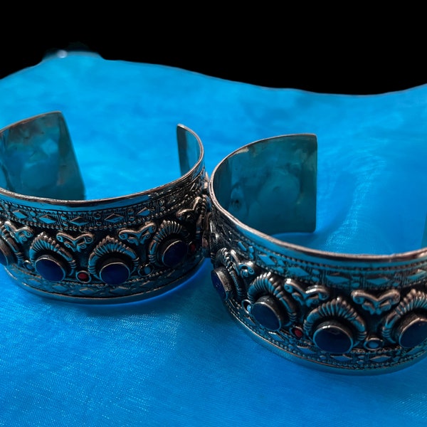 handmade Newsilver bracelet with 9 lapis lazuli stones