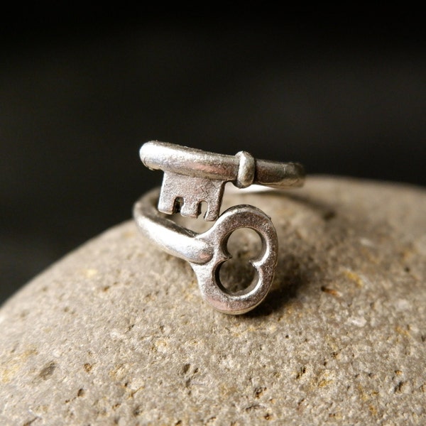 KEY RING - Spiral Ring • Lock Ring • Statement Ring • Chunky Ring • Women Jewelry • Minimalist • Swirl Ring • Band Ring • Adjustable • QD46