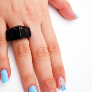 Anneaux acryliques en résine vintage français, 4 couleurs différentes, anneaux acryliques empilables minimalistes, anneaux en résine faits à la main, anneau épais en acrylique couleur bonbon image 8