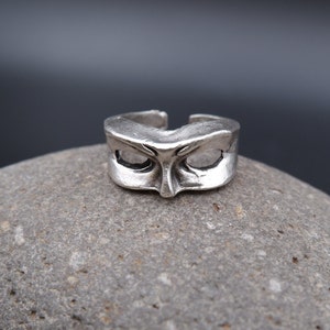 V FOR VENDETTA MASK Ring - Eye Band Mask Ring • Unique • Statement Ring • Chunky Ring • Guy Fawkes Ring • Anonymous Ring •Adjustable • QD401