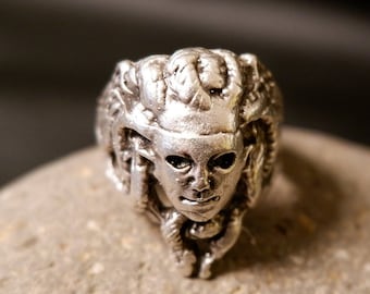 Bague Méduse : Laiton plaqué argent sterling, bague mythologique grecque ajustable