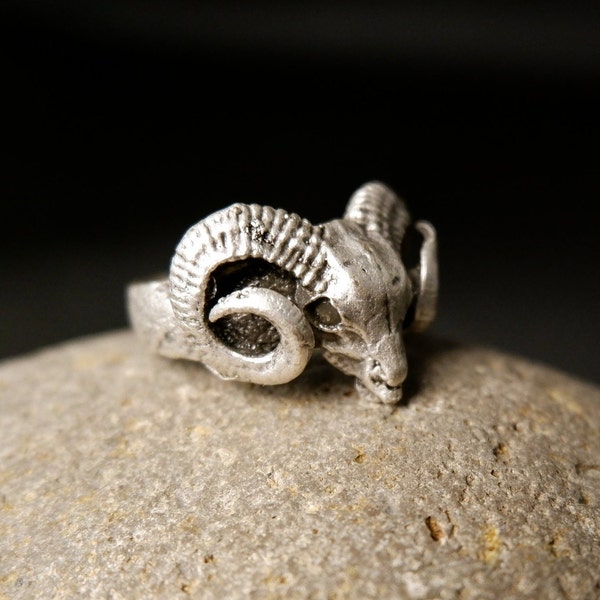 RAM HORN RING - Aries Ring • Unique • Statement Jewellery • Chunky Ring • Minimalist • Nature • Carved • Head Rıng • Adjustable • QD42