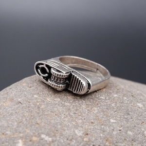 PUNK LIGHTER RING - Kreativer Ring • Trend Feuerzeug Ring • Statement Punk Ring • Biker Ring • Coole Kunst Ring • Verstellbarer Ring • QD341