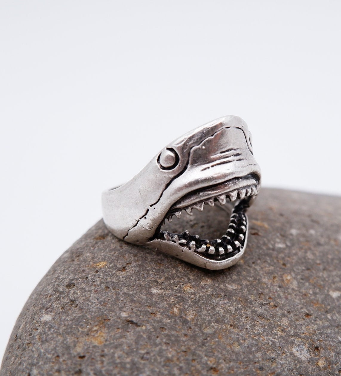 SHARK TEETH RING - Rings For Unisex • Chunky Shark Ring • Handmade Ring • Wild Shark Ring •  Adjustable Shark Ring • Animal Jewelry • QD383