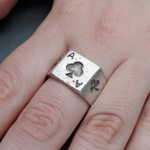 Anello con asso di picche nere • Anello da giocatore • Anello con carte da gioco • Anello divertente • Anello grosso • Anello punk • Intagliato • Regolabile • QD424