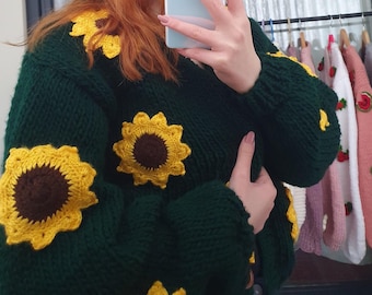 Handgestrickte Sonnenblume-Strickjacke, grobstrick, Blumenpullover, übergroßes, gemütliches, handgemachtes Outfit