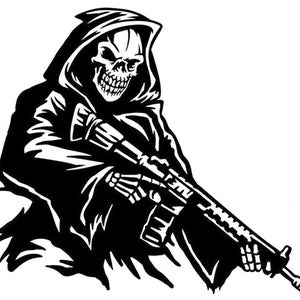 Könnte beinhalten: Schwarz-weiß-Illustration eines Skeletts mit Kapuze, das ein Gewehr hält. Das Skelett trägt einen Kapuzenumhang und hat einen bedrohlichen Ausdruck.