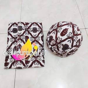 Javanese men&#39;s traditional clothes | instant jarik sarong + Javanese blangkon with matching motifs