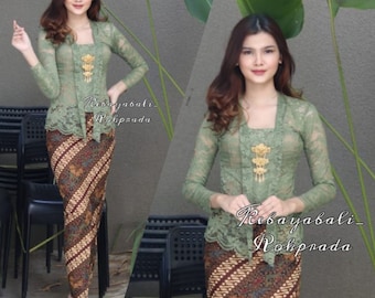 Kebaya-jurk | Compleet setje | voor bruiloften of formele evenementen | gemaakt van brokaat- en batikstof, lange mouwen en vierkante hals | Lidya-serie