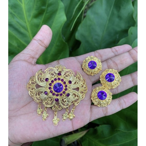 Kebaya brooch deals
