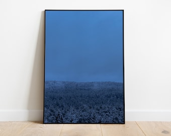 Photographie de paysage d'hiver, Art mural forêt enneigée imprimable, affiche d'hiver sombre, décoration murale de salon, décor, téléchargement numérique