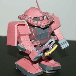 Papierrobot die beweegt met trillende materiaalset Papierrobot die beweegt met trillende materiaalset