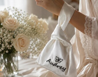 Personalized Bridesmaid Wristlet Bag, Custom Embroidered Name Bag, Wedding Morning Accessories, Bridesmaid Gift Bag, Wedding Gift for Women