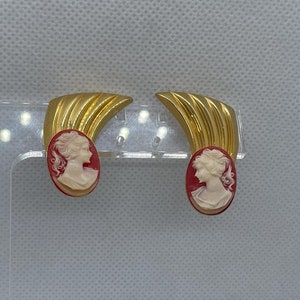 Vintage gold tone drops dangle cameo earrings