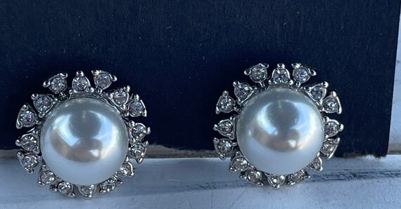 Vintage Crystals and Faux Pearls stud Earrings - image 6
