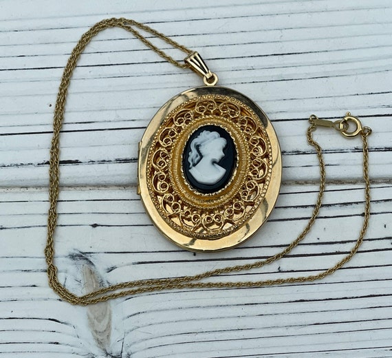 Vintage Black and White lady Cameo Locket Necklace - image 8