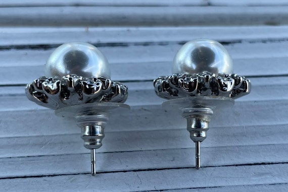 Vintage Crystals and Faux Pearls stud Earrings - image 7