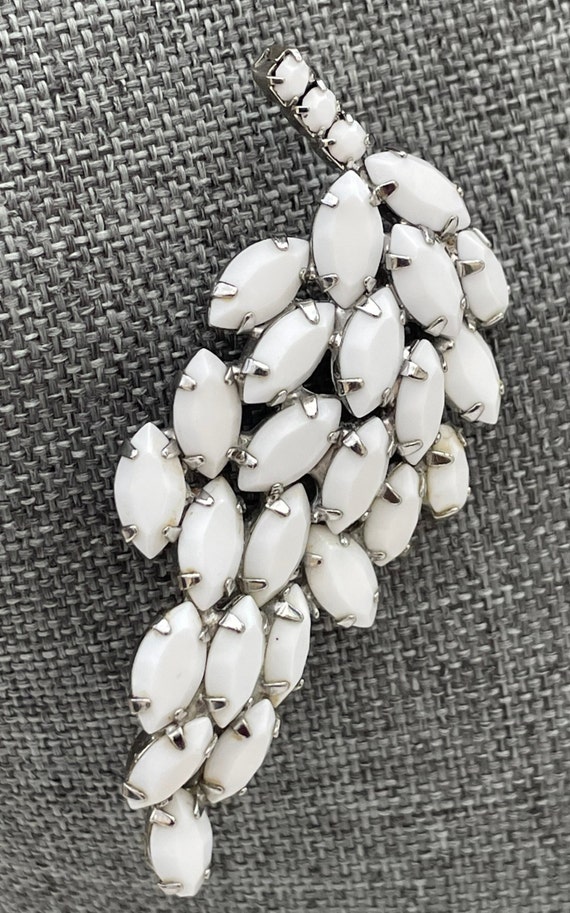 Vintage Milk Glass Flowing Leaf Brooch - image 8