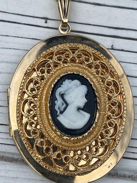 Vintage Black and White lady Cameo Locket Necklace - image 2