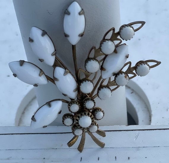 Vintage White milk Glass Flower Brooch - image 7