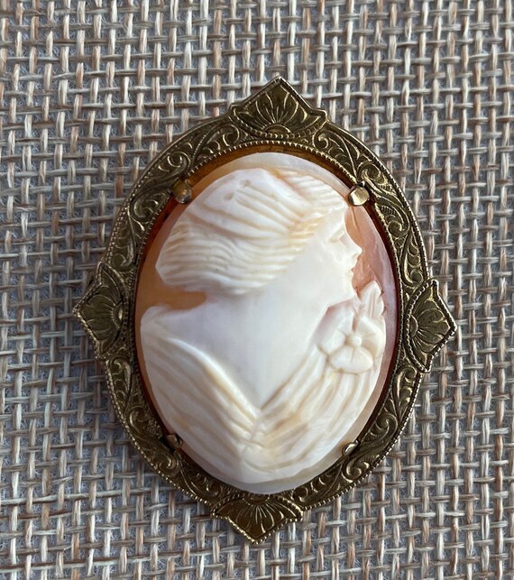 Vintage Shell Cameo lady with flower Brooch. - image 6