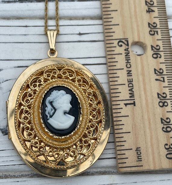 Vintage Black and White lady Cameo Locket Necklace - image 5