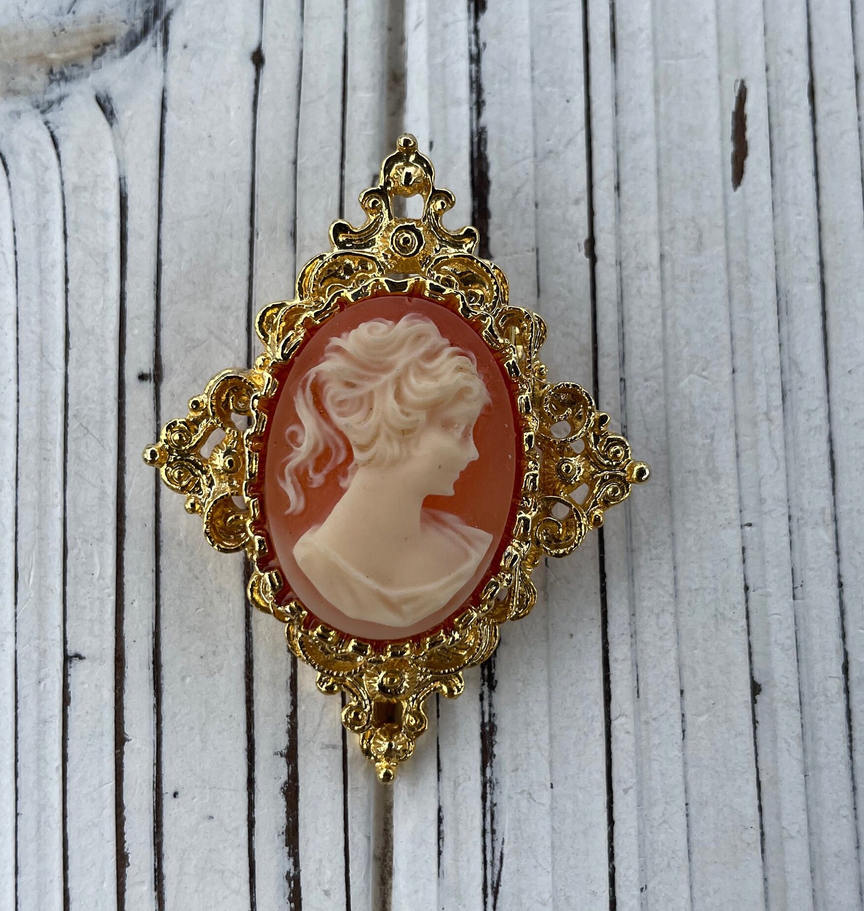 Gerry's cameo clearance brooch