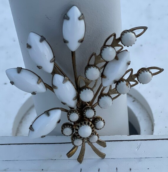 Vintage White milk Glass Flower Brooch - image 10