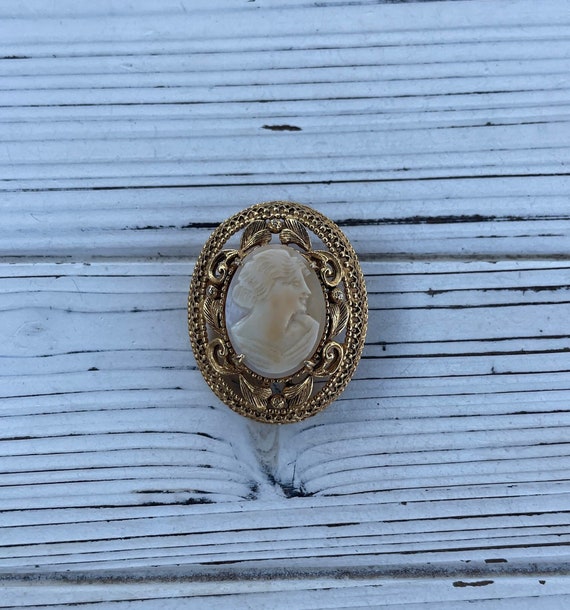 Vintage Florenza Cameo shell woman cameo - image 1