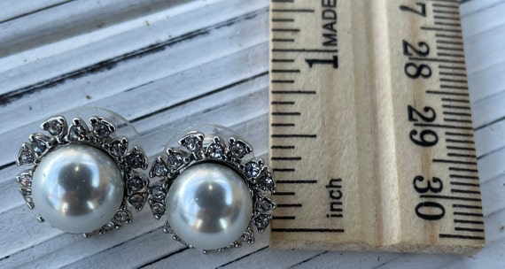 Vintage Crystals and Faux Pearls stud Earrings - image 9