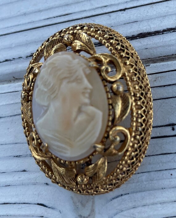 Vintage Florenza Cameo shell woman cameo - image 3