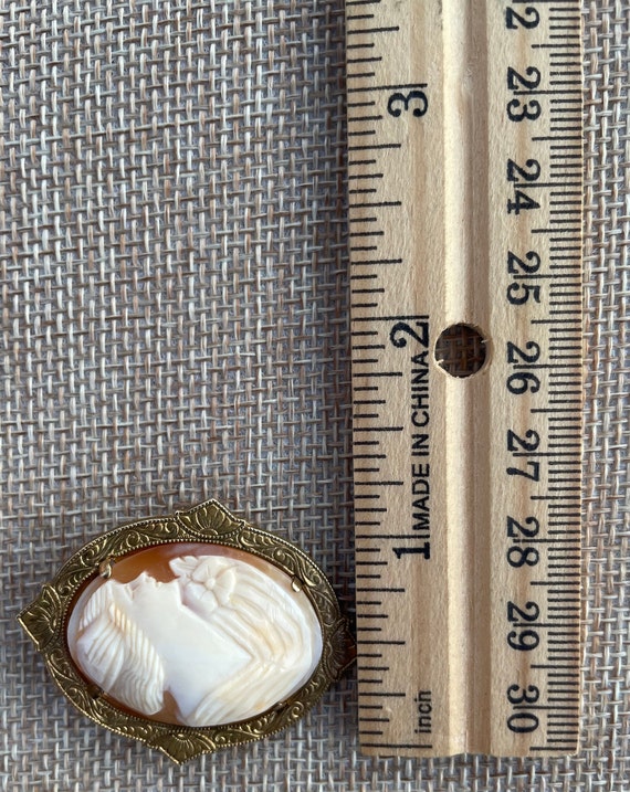 Vintage Shell Cameo lady with flower Brooch. - image 9